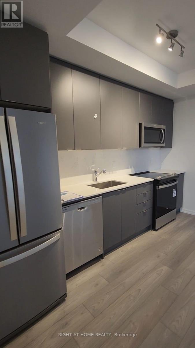1 - 20 Lytham Green Circ Circle, Newmarket, Ontario  L3Y 0H3 - Photo 1 - N12476515