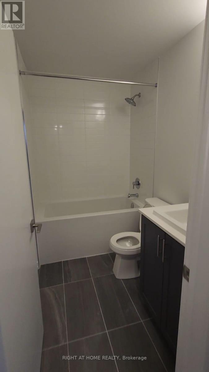 1 - 20 Lytham Green Circ Circle, Newmarket, Ontario  L3Y 0H3 - Photo 5 - N12476515