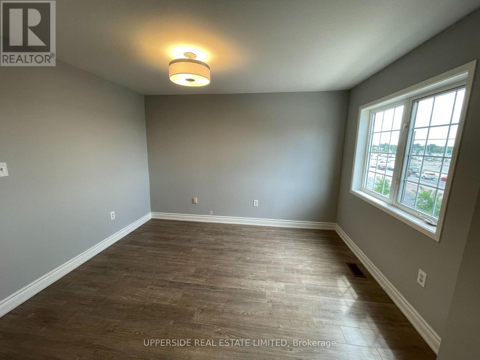 10 - 23 Observatory Lane, Richmond Hill, Ontario  L4C 0M7 - Photo 7 - N12476517