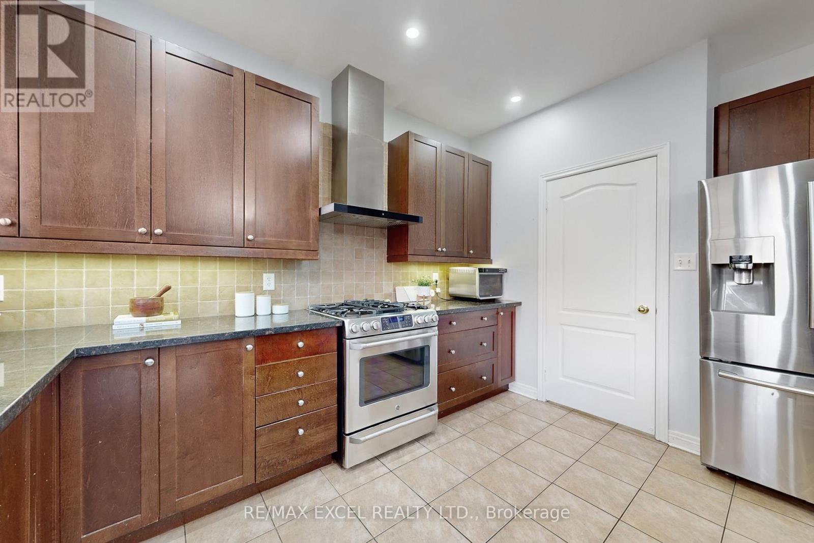 25 Lundy Drive, Markham, Ontario  L6B 0G1 - Photo 14 - N12476543