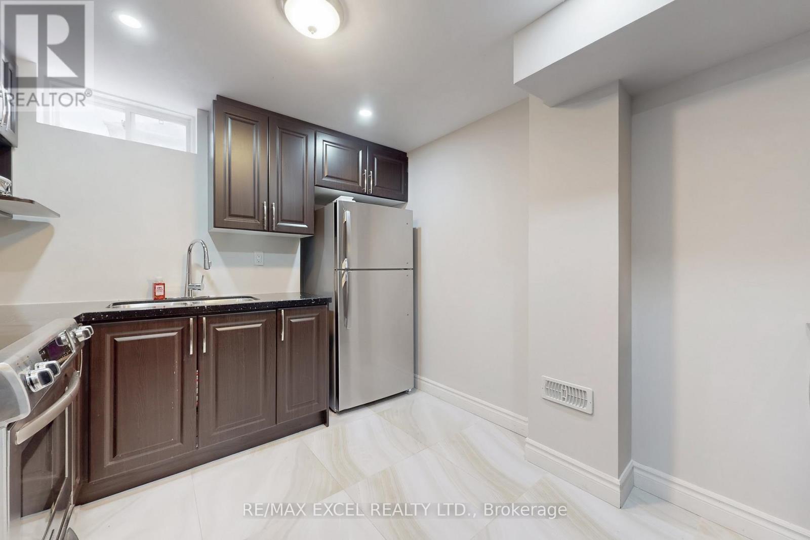 25 Lundy Drive, Markham, Ontario  L6B 0G1 - Photo 38 - N12476543