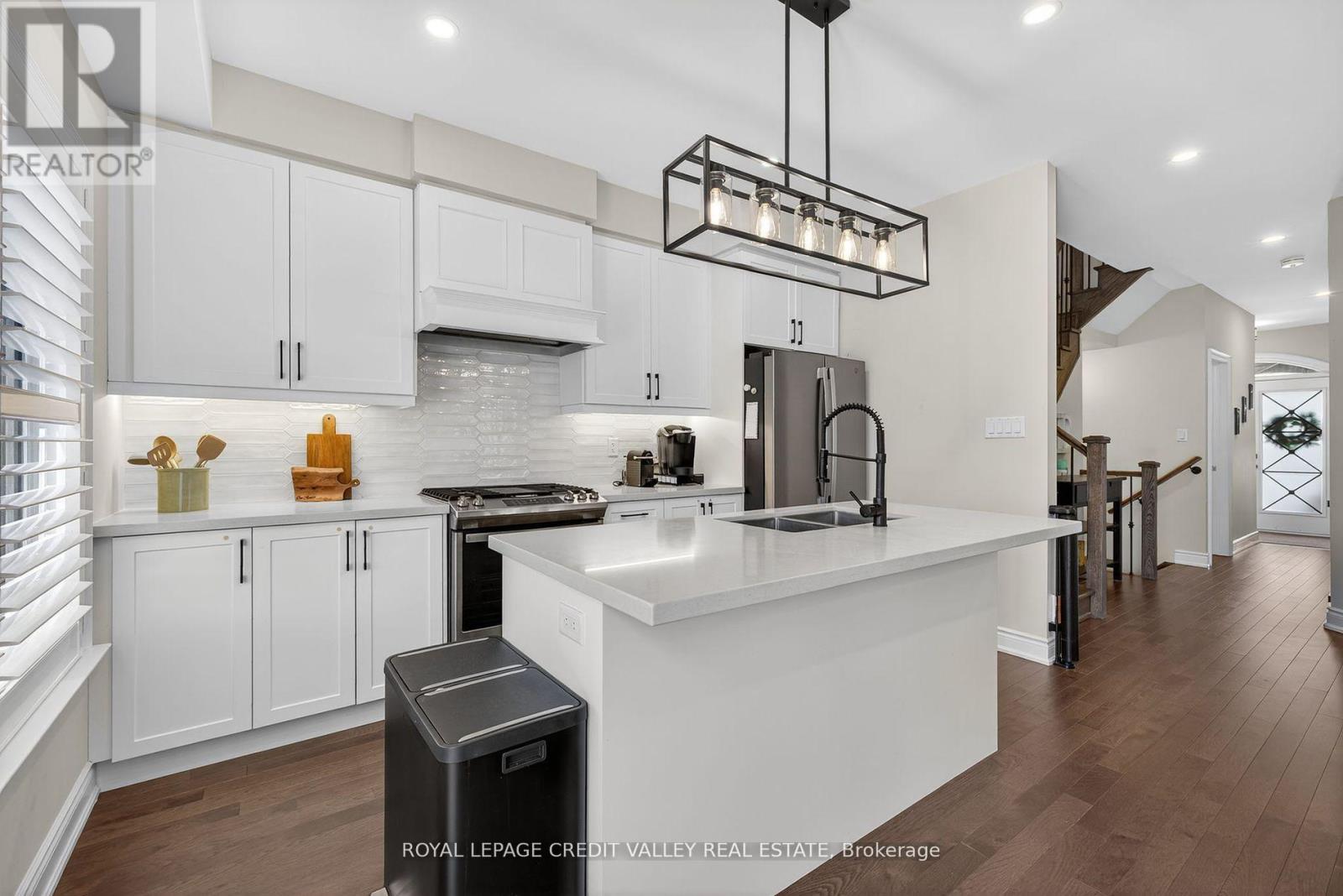 29 Janes Crescent, New Tecumseth, Ontario L9R 0T2 - Photo 10 - N12476550