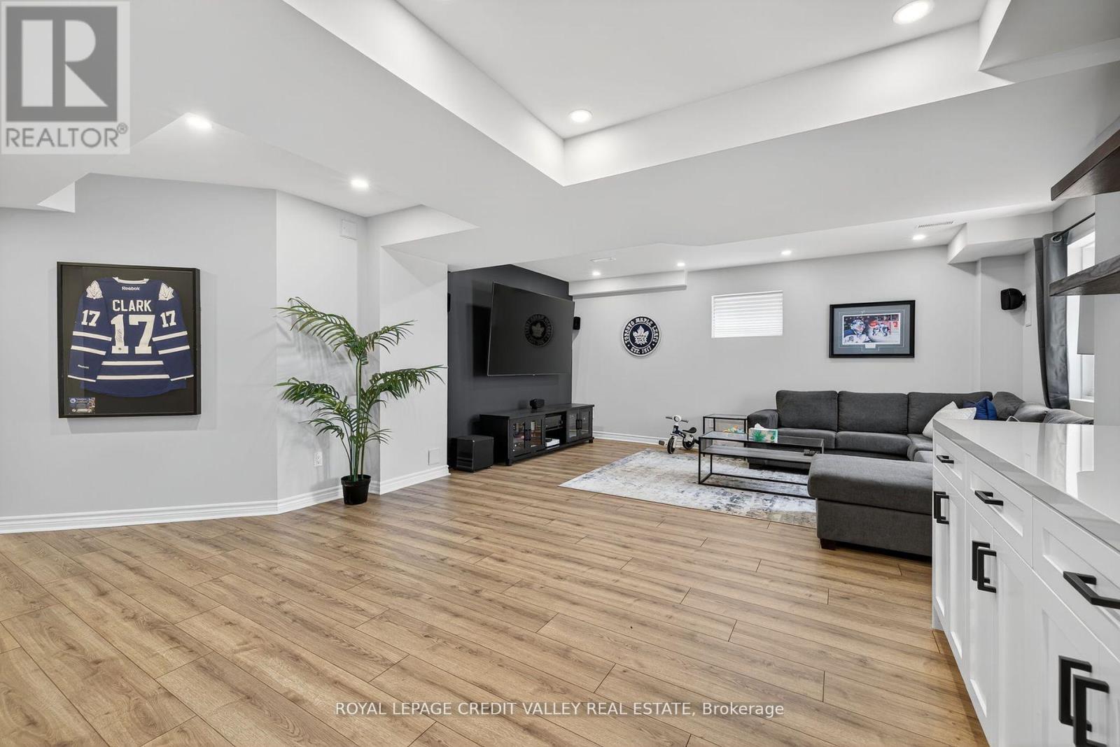 29 Janes Crescent, New Tecumseth, Ontario L9R 0T2 - Photo 26 - N12476550