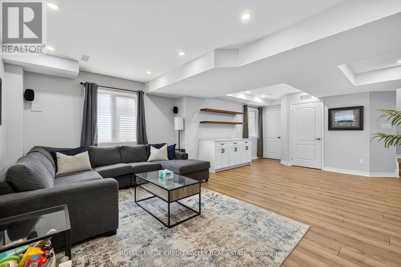 29 Janes Crescent, New Tecumseth, Ontario L9R 0T2 - Photo 27 - N12476550