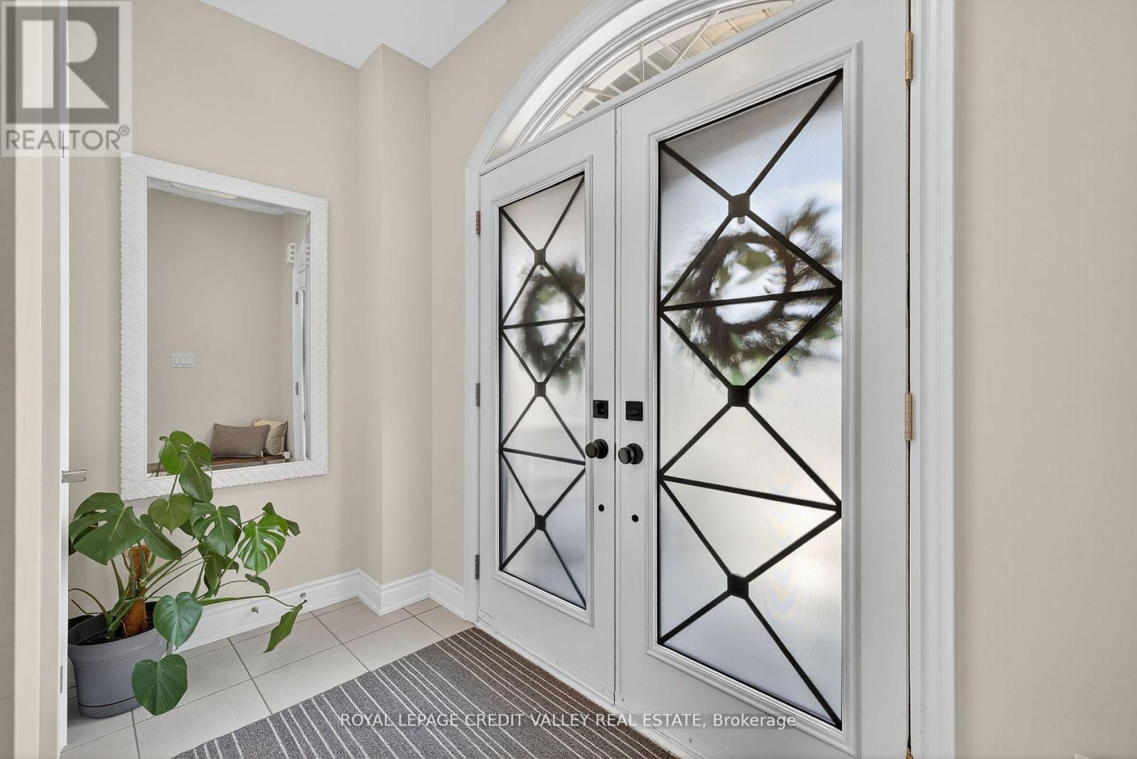 29 Janes Crescent, New Tecumseth, Ontario L9R 0T2 - Photo 3 - N12476550