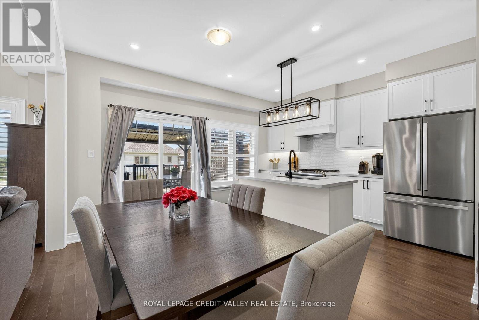 29 Janes Crescent, New Tecumseth, Ontario L9R 0T2 - Photo 9 - N12476550