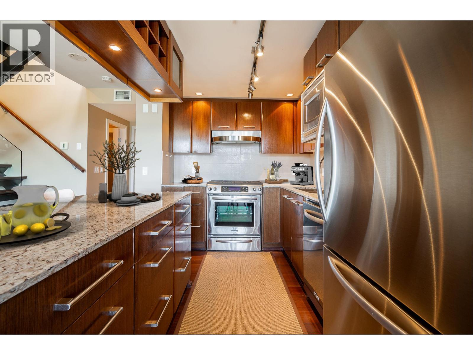 Ph3 683 W Victoria Park, North Vancouver, British Columbia  V7M 0A2 - Photo 11 - R3044931