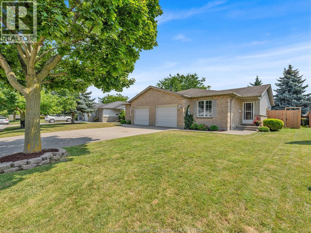 MLS# 25026809: 341 RIDGEVIEW PL N, Amherstburg, Canada