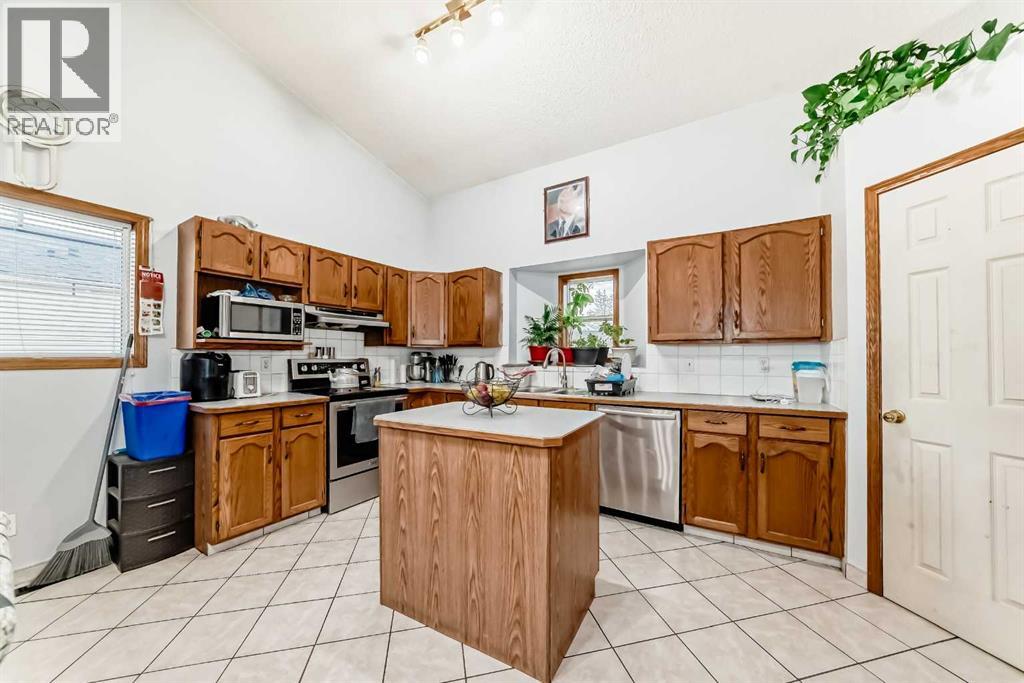 11 San Diego Green Ne, Calgary, Alberta  T1Y 7C4 - Photo 5 - A2264960