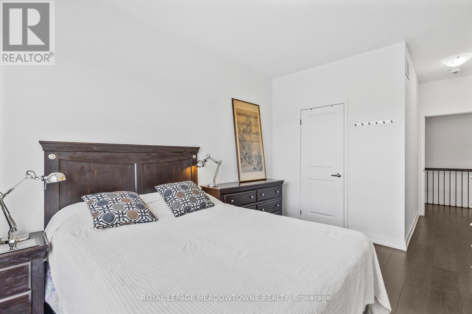 198 Squire Crescent, Oakville, Ontario  L6H 0L6 - Photo 12 - W12476449