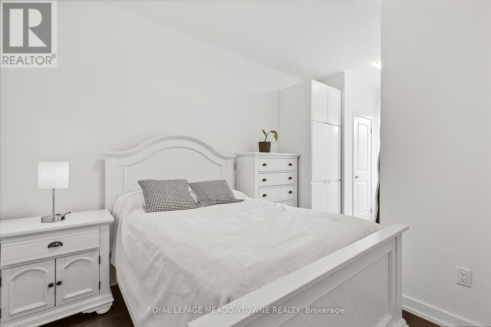 198 Squire Crescent, Oakville, Ontario  L6H 0L6 - Photo 13 - W12476449