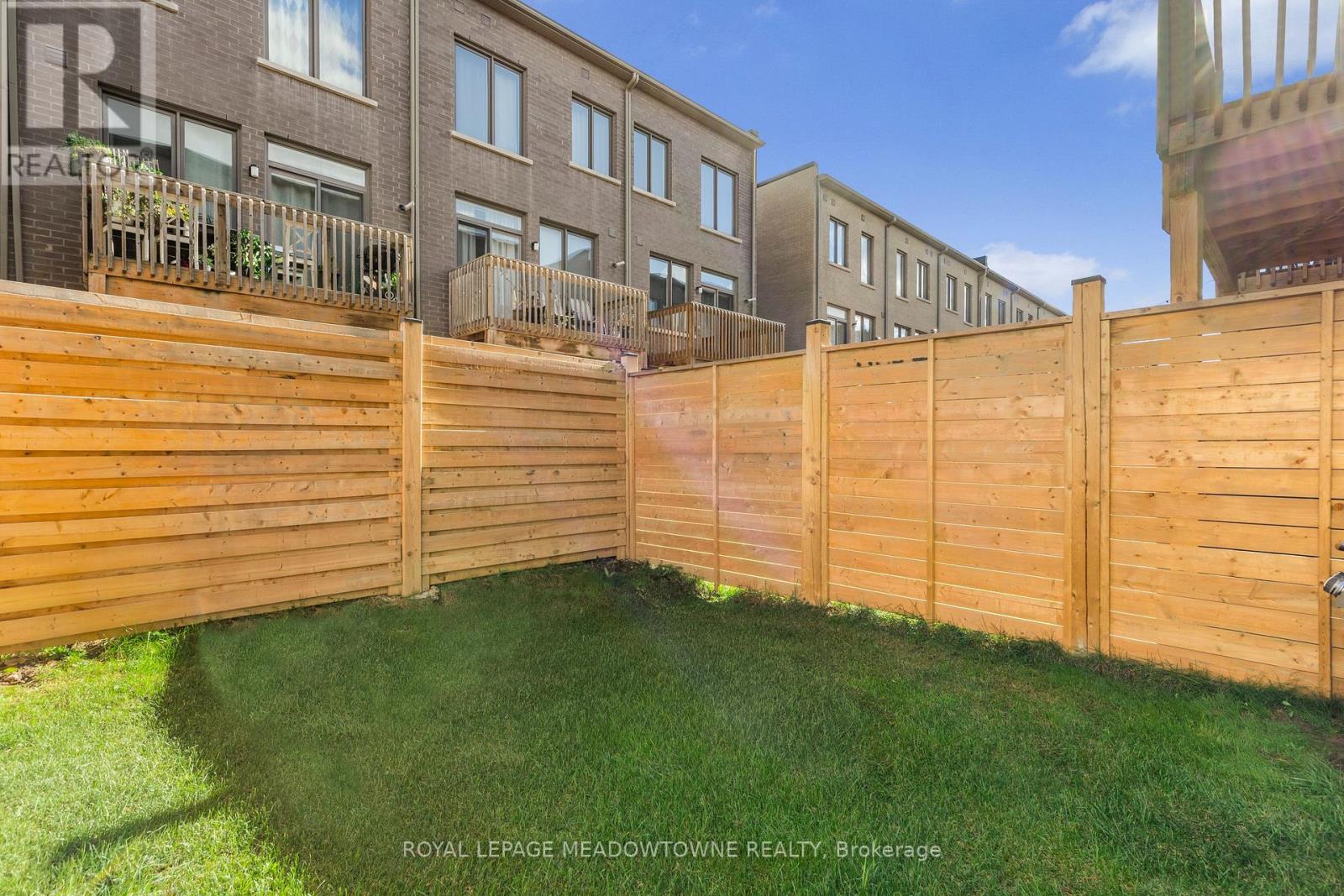 198 Squire Crescent, Oakville, Ontario  L6H 0L6 - Photo 18 - W12476449