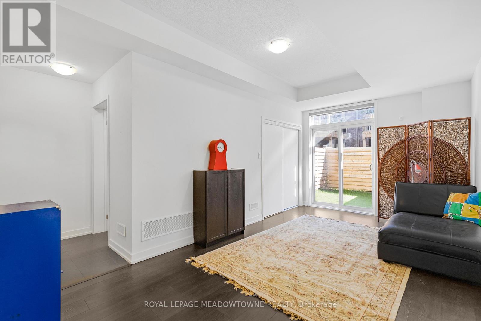 198 Squire Crescent, Oakville, Ontario  L6H 0L6 - Photo 3 - W12476449
