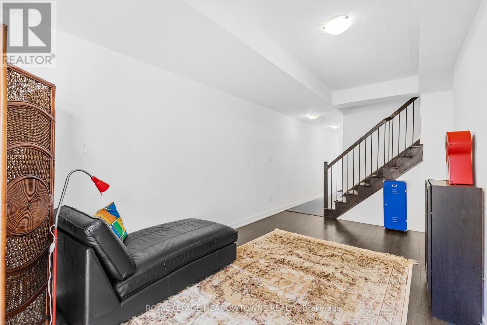 198 Squire Crescent, Oakville, Ontario  L6H 0L6 - Photo 4 - W12476449