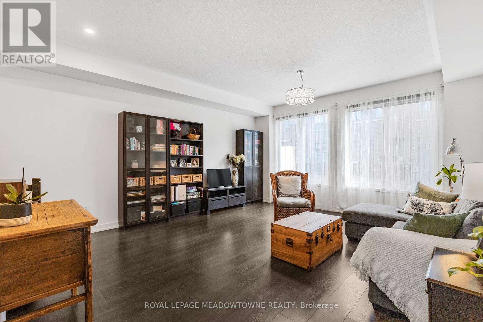 198 Squire Crescent, Oakville, Ontario  L6H 0L6 - Photo 5 - W12476449