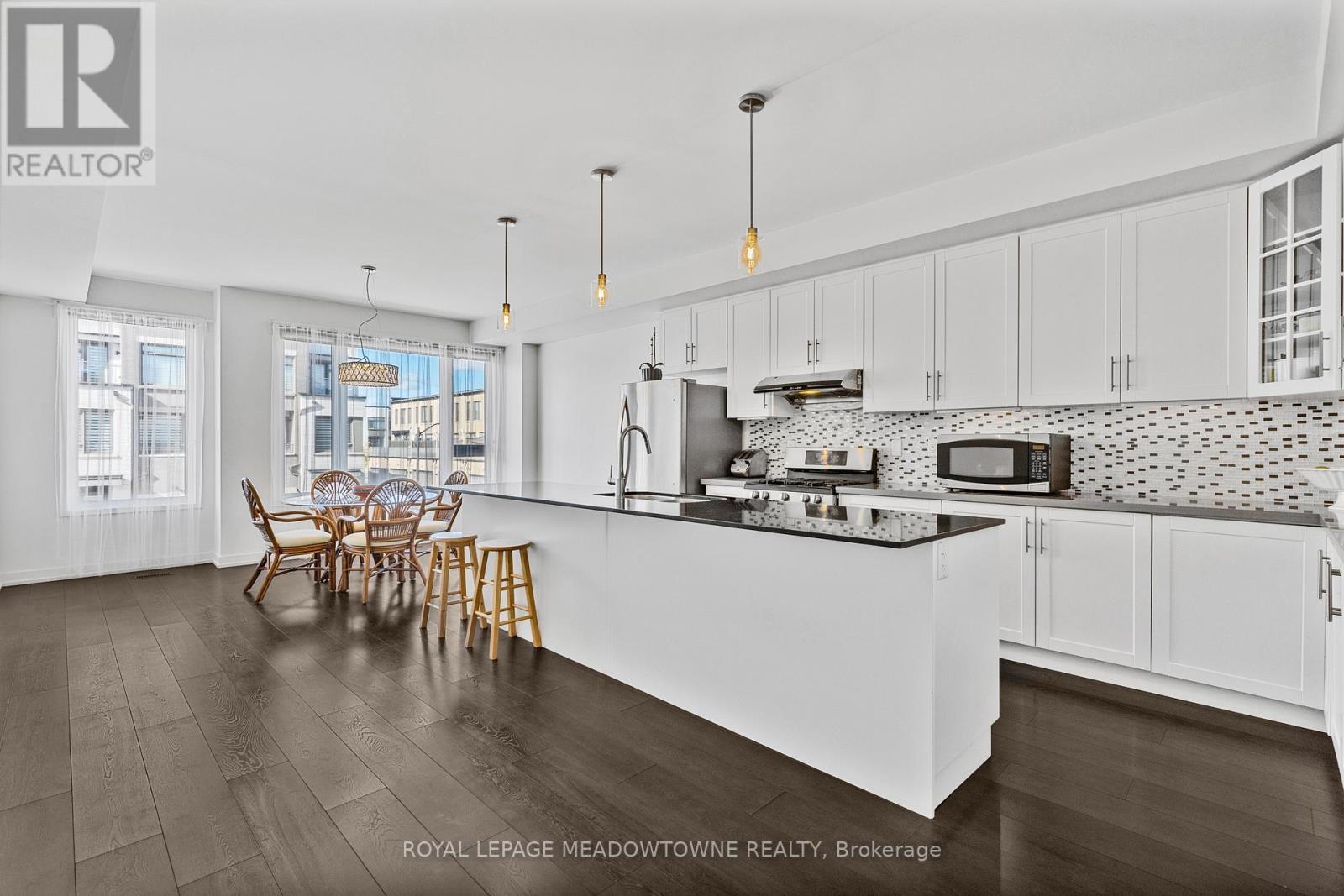 198 Squire Crescent, Oakville, Ontario  L6H 0L6 - Photo 7 - W12476449