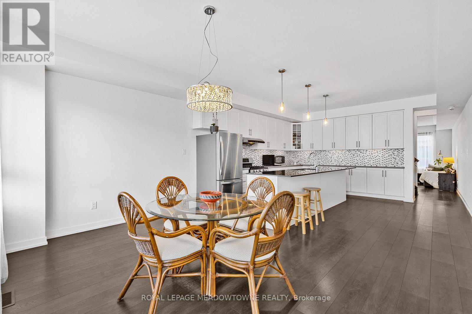 198 Squire Crescent, Oakville, Ontario  L6H 0L6 - Photo 9 - W12476449