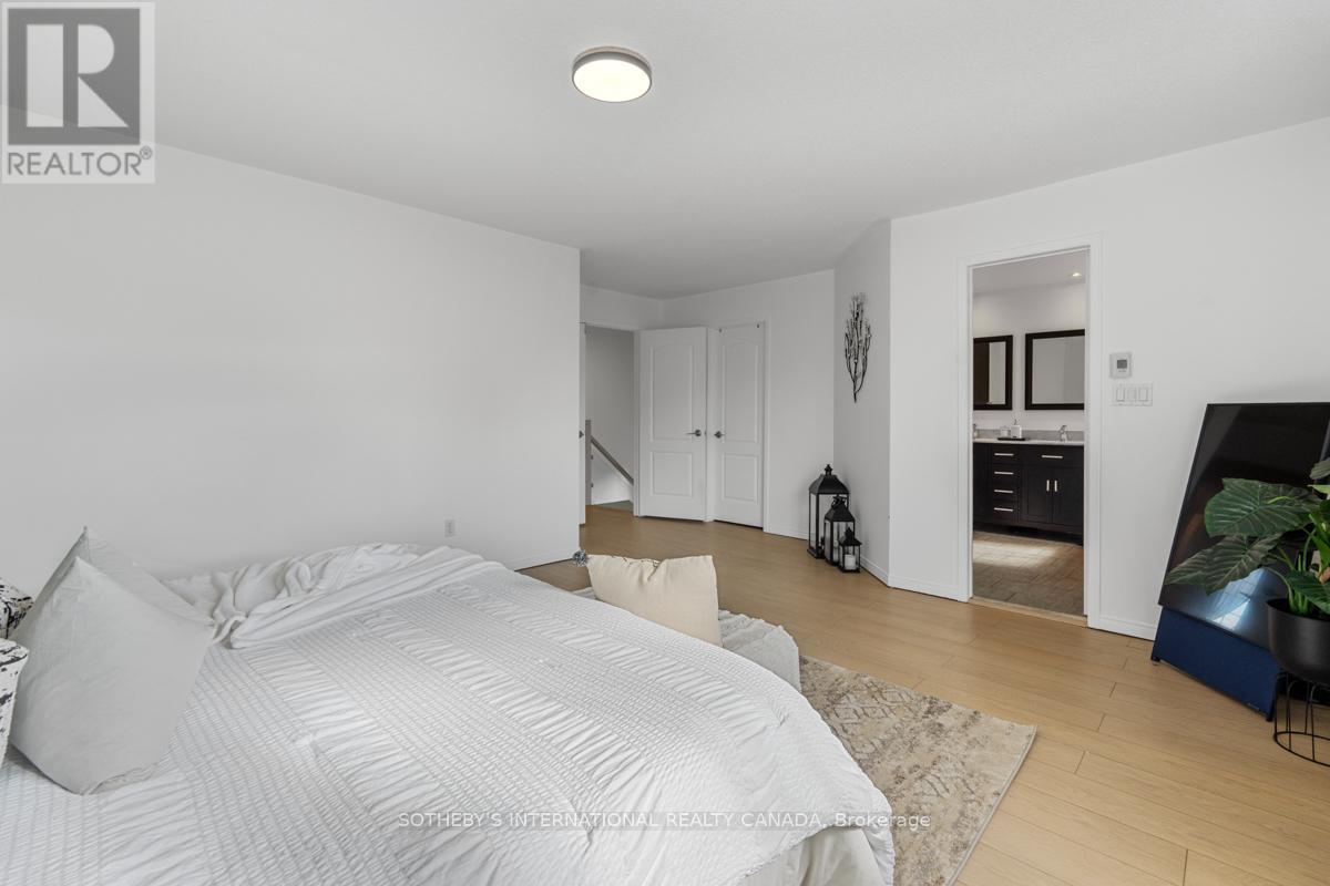 2182 Meadowglen Drive, Oakville, Ontario  L6M 4C9 - Photo 17 - W12476452