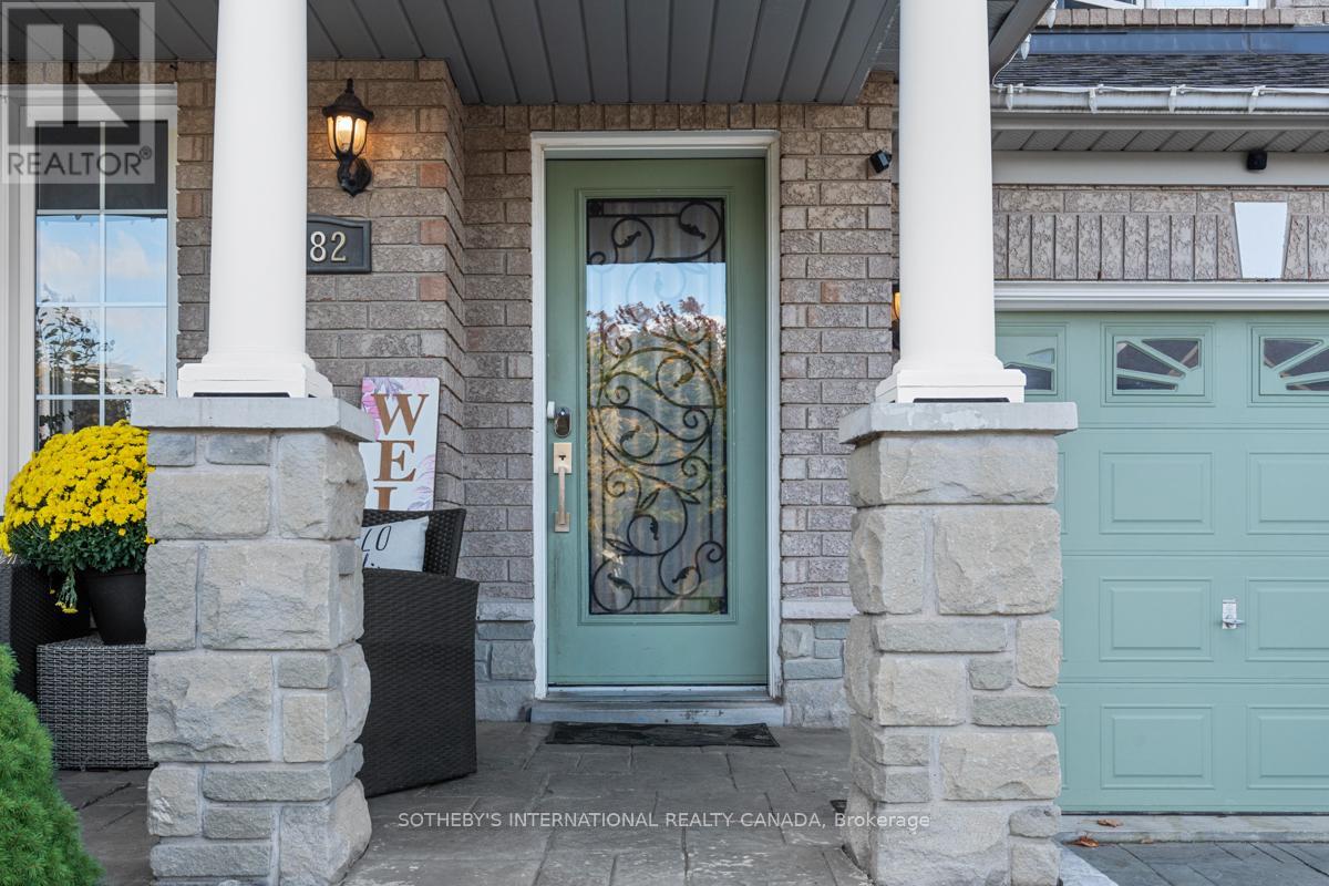 2182 Meadowglen Drive, Oakville, Ontario  L6M 4C9 - Photo 2 - W12476452