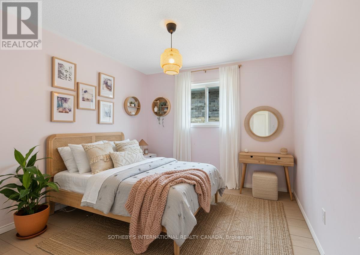 2182 Meadowglen Drive, Oakville, Ontario  L6M 4C9 - Photo 21 - W12476452