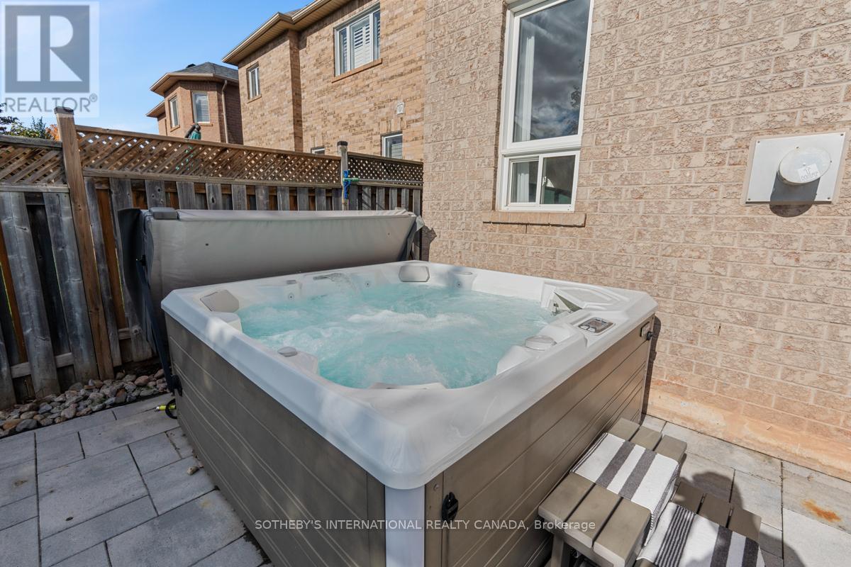 2182 Meadowglen Drive, Oakville, Ontario  L6M 4C9 - Photo 34 - W12476452