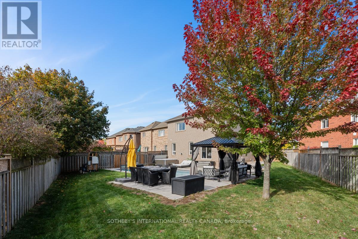 2182 Meadowglen Drive, Oakville, Ontario  L6M 4C9 - Photo 36 - W12476452