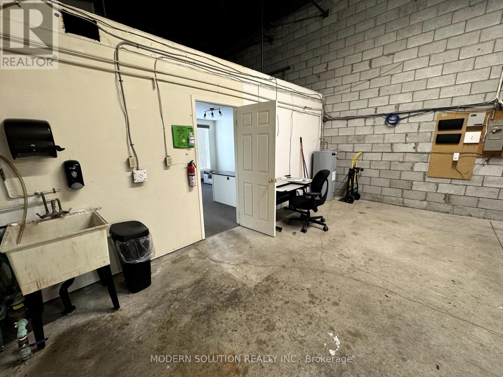 20 - 405 Industrial Drive, Milton, Ontario  L9T 5B1 - Photo 5 - W12476461