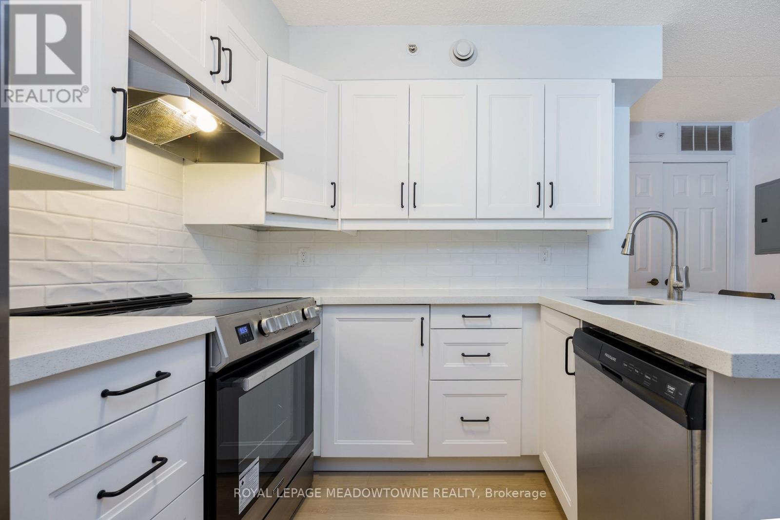 108 - 4025 Kilmer Drive, Burlington, Ontario  L7M 4M5 - Photo 16 - W12476465