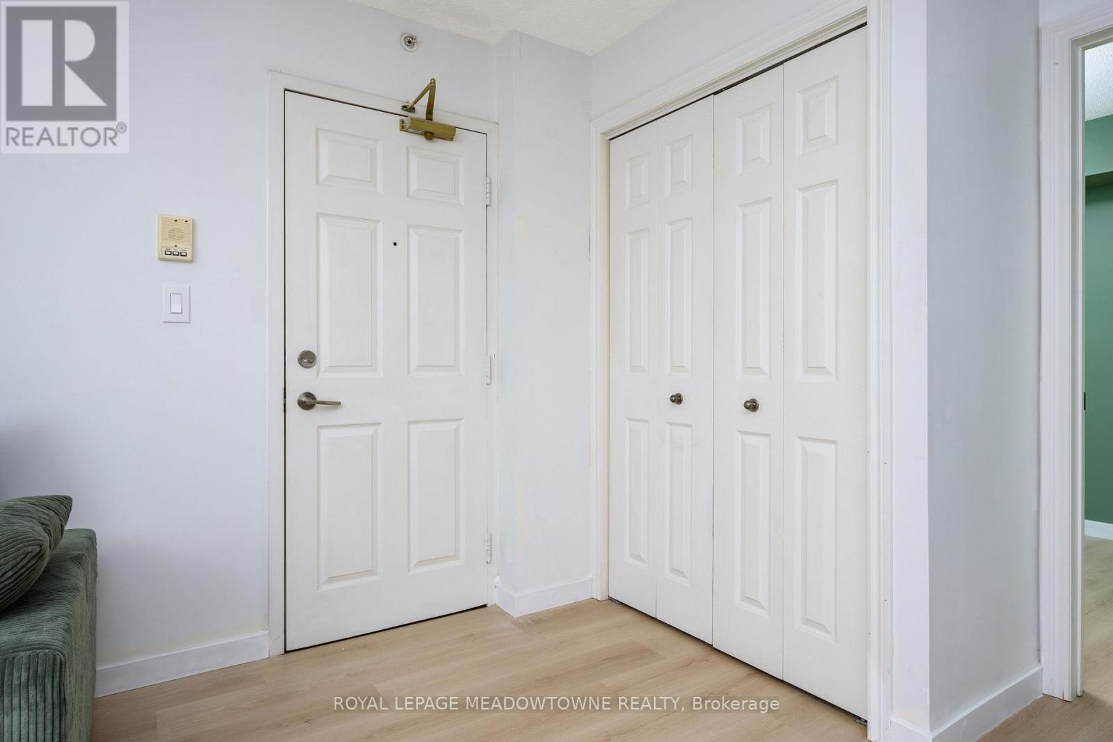 108 - 4025 Kilmer Drive, Burlington, Ontario  L7M 4M5 - Photo 5 - W12476465