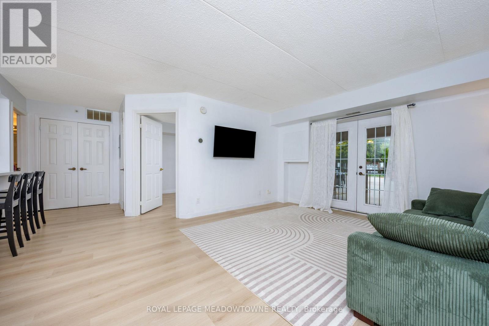 108 - 4025 Kilmer Drive, Burlington, Ontario  L7M 4M5 - Photo 6 - W12476465