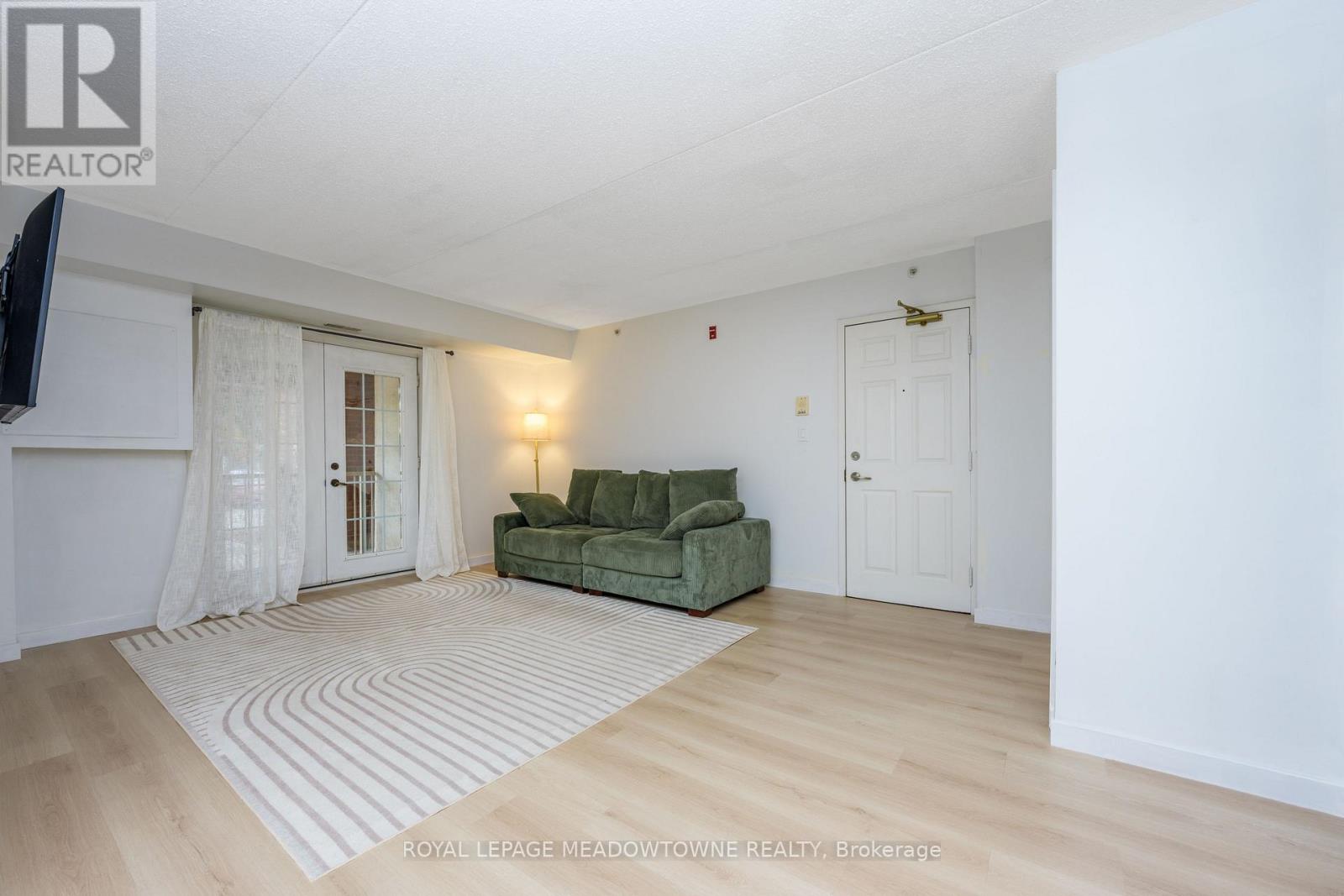 108 - 4025 Kilmer Drive, Burlington, Ontario  L7M 4M5 - Photo 8 - W12476465