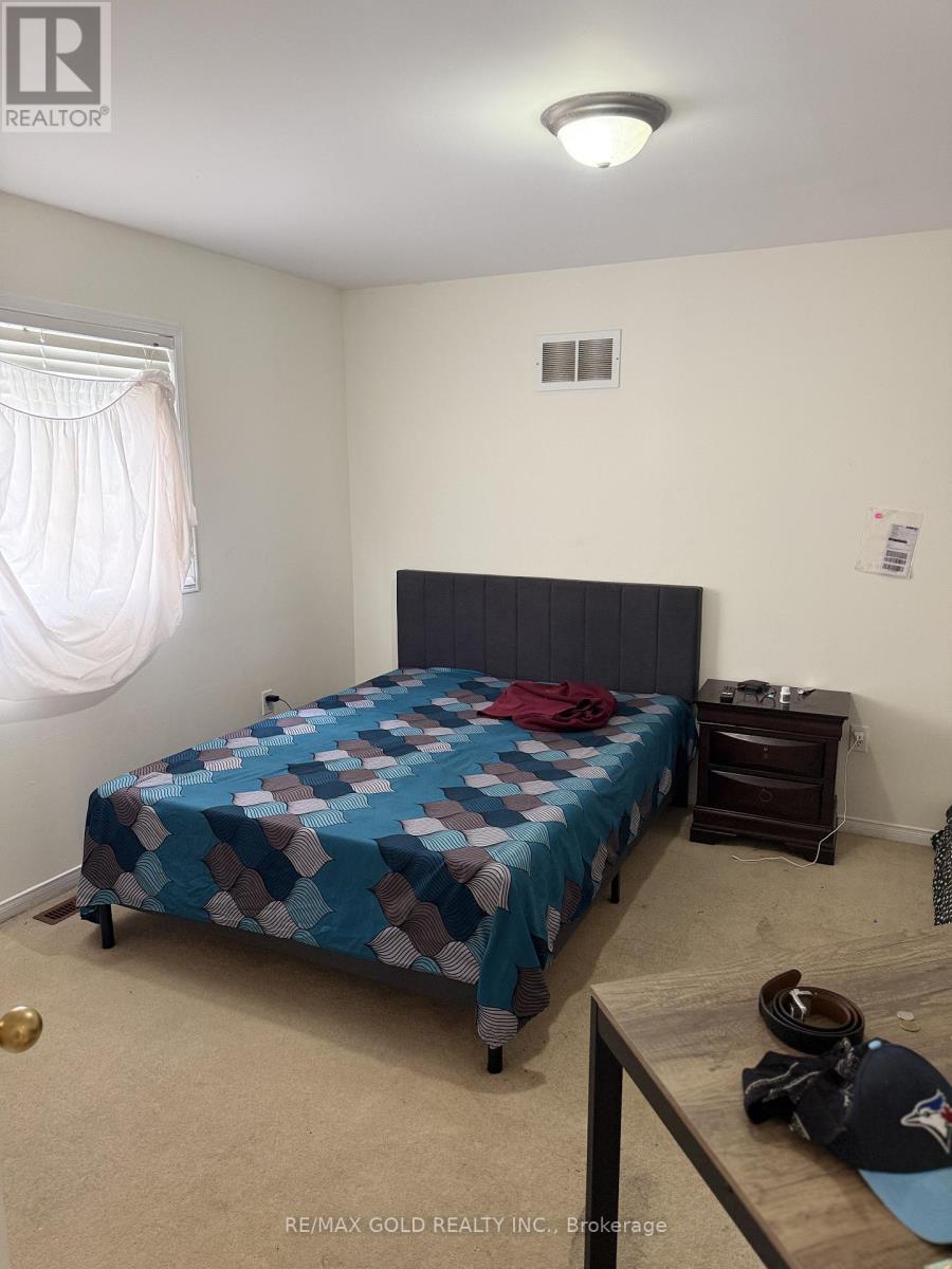16 Edenvalley Road, Brampton, Ontario  L7A 2M6 - Photo 10 - W12476482