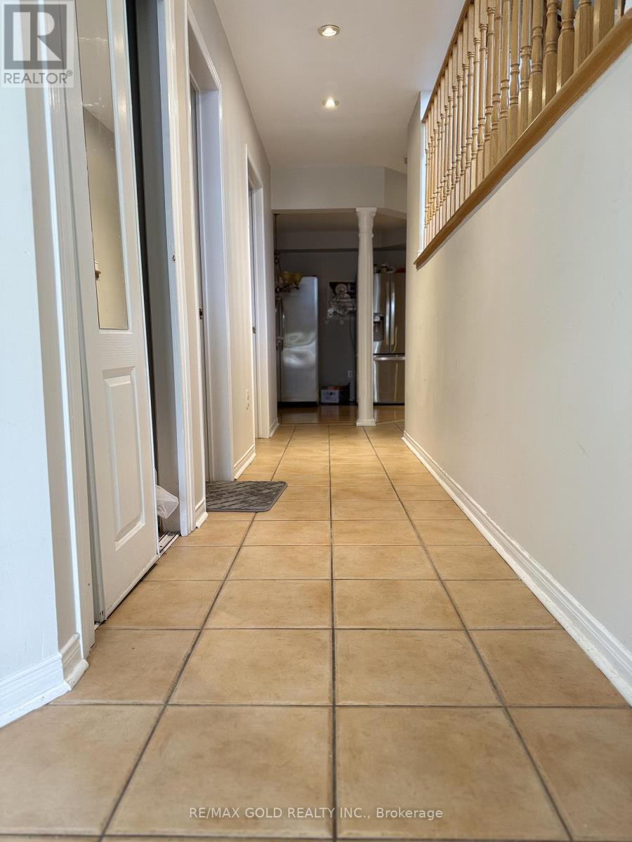 16 Edenvalley Road, Brampton, Ontario  L7A 2M6 - Photo 2 - W12476482