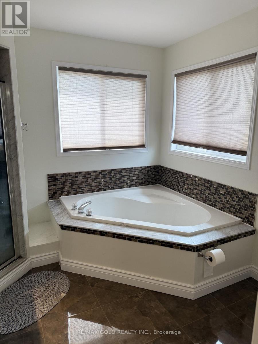 16 Edenvalley Road, Brampton, Ontario  L7A 2M6 - Photo 7 - W12476482