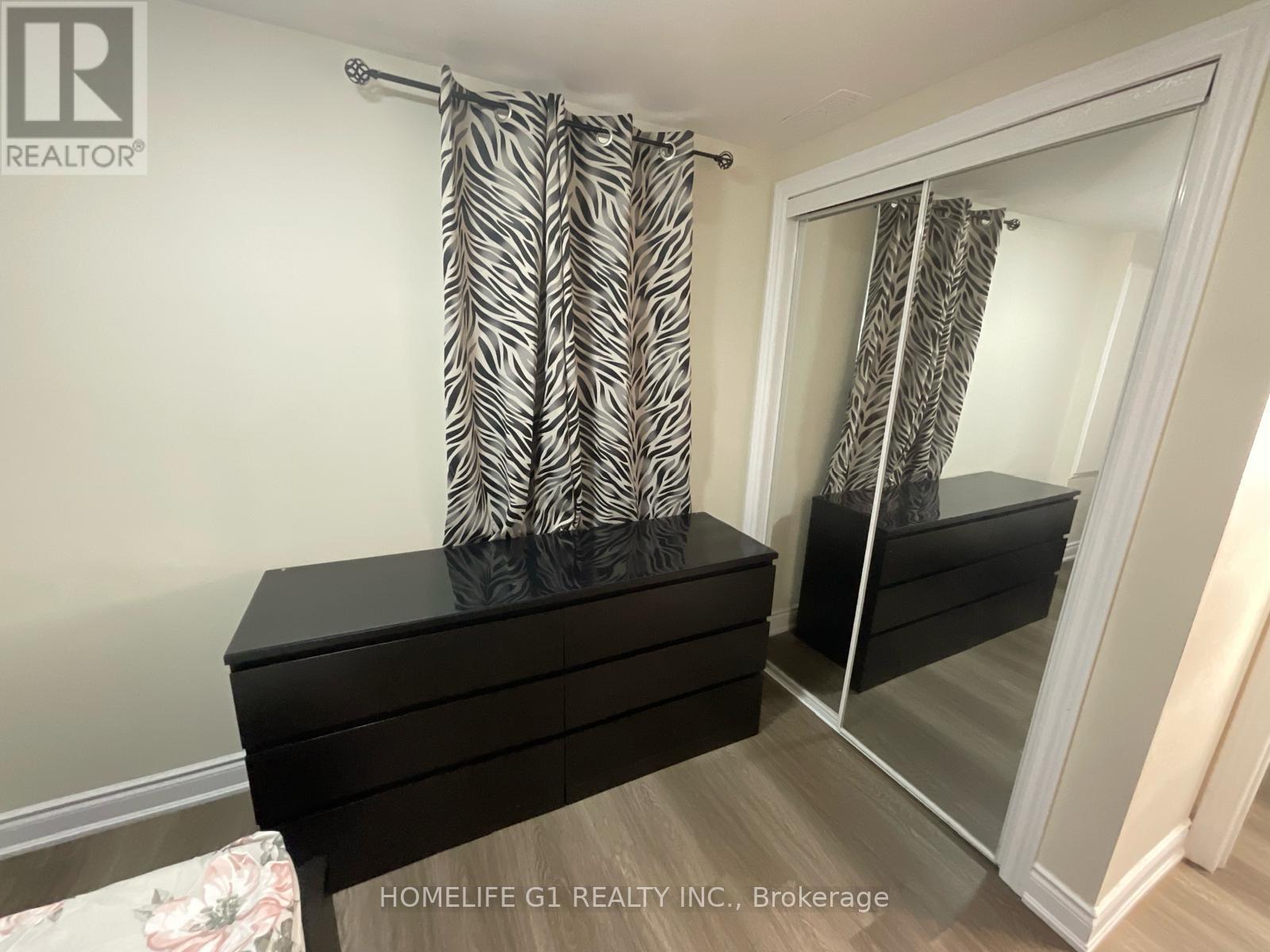 49 Loftsmoor Drive, Brampton, Ontario  L6R 3R3 - Photo 11 - W12476484