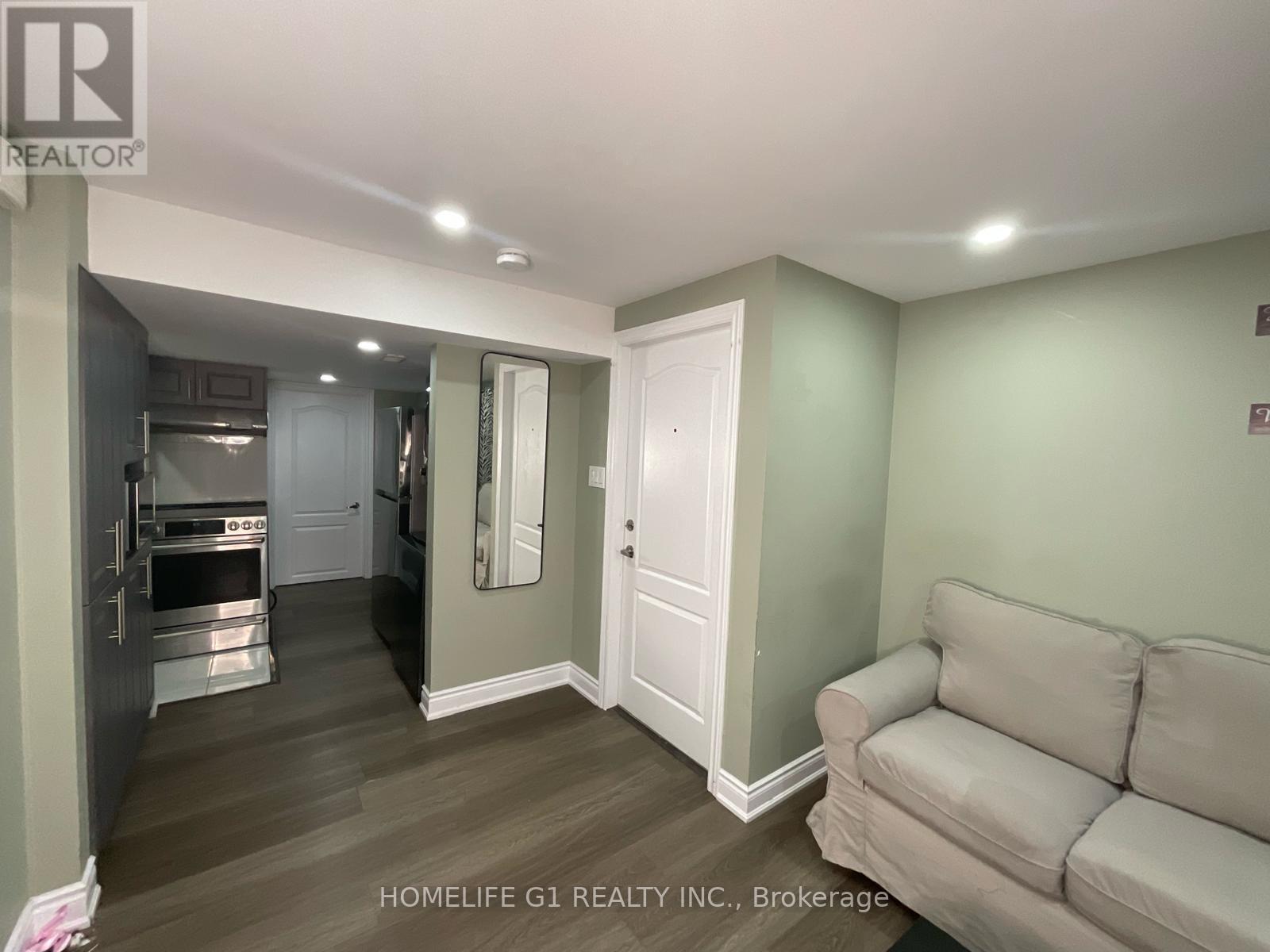 49 Loftsmoor Drive, Brampton, Ontario  L6R 3R3 - Photo 5 - W12476484