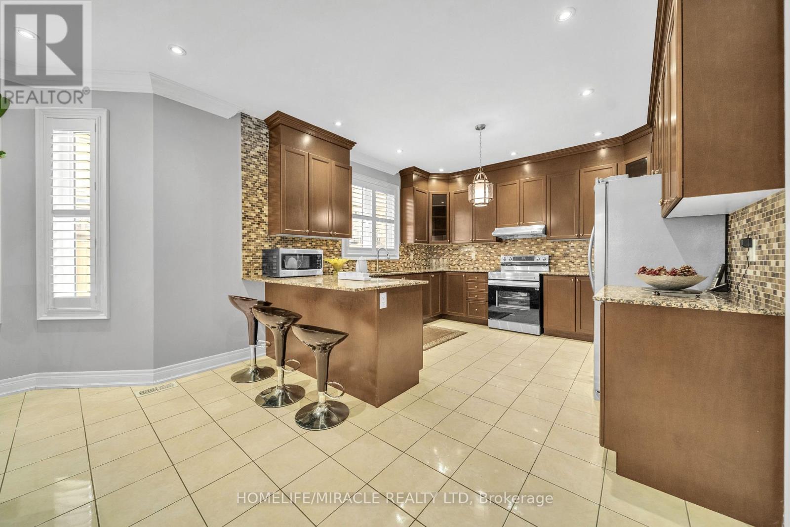 24 Haywood Drive, Brampton, Ontario  L6X 0W1 - Photo 16 - W12476485