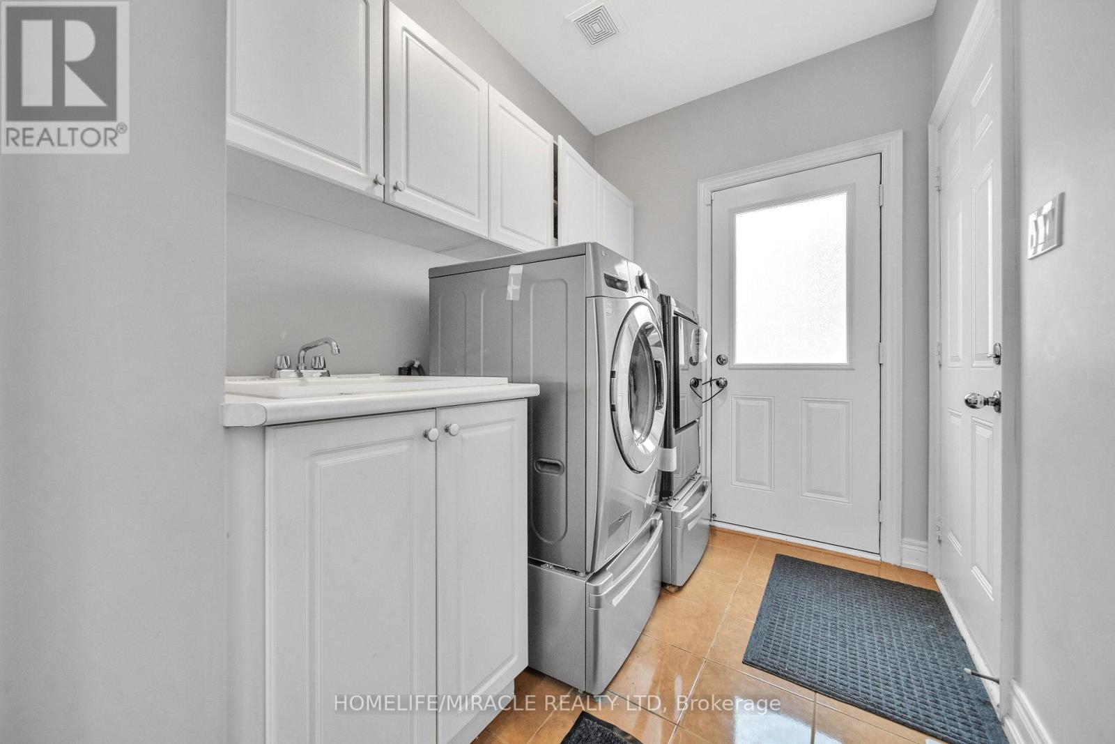 24 Haywood Drive, Brampton, Ontario  L6X 0W1 - Photo 19 - W12476485