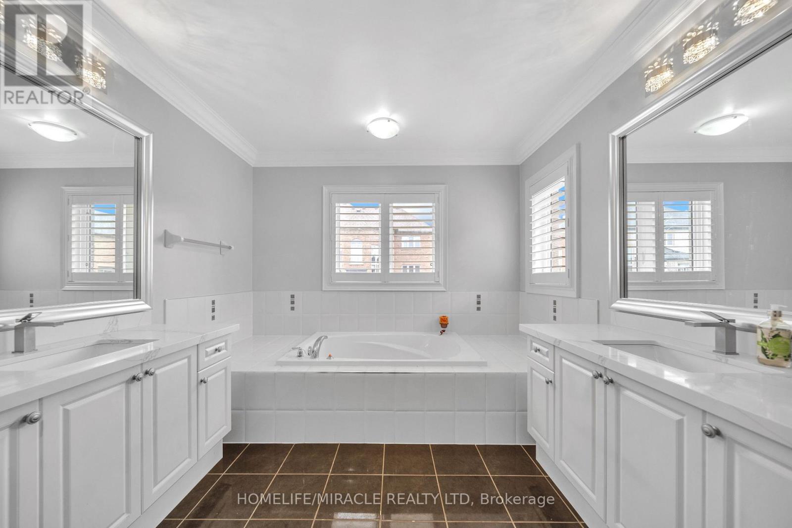 24 Haywood Drive, Brampton, Ontario  L6X 0W1 - Photo 27 - W12476485