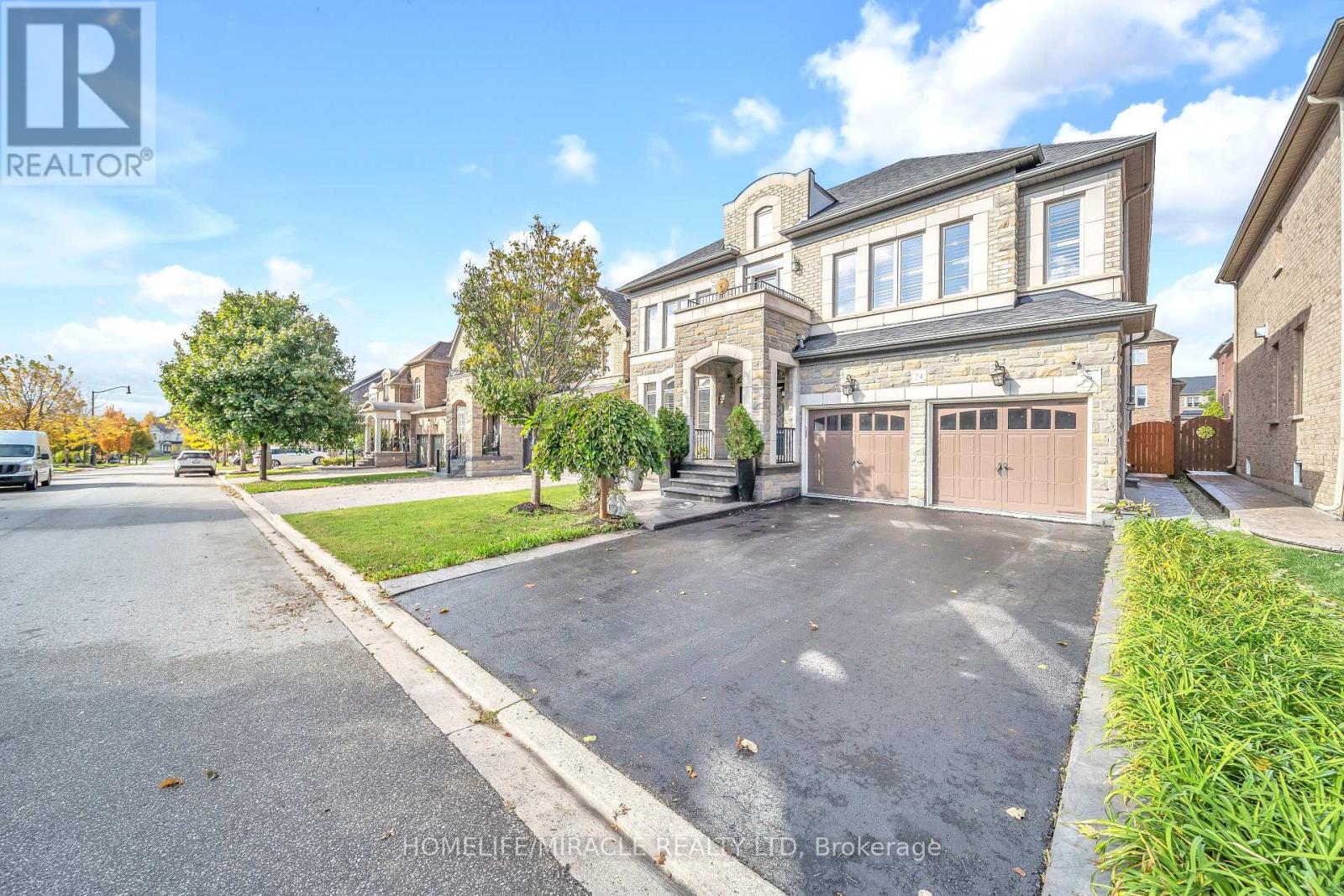 24 Haywood Drive, Brampton, Ontario  L6X 0W1 - Photo 3 - W12476485