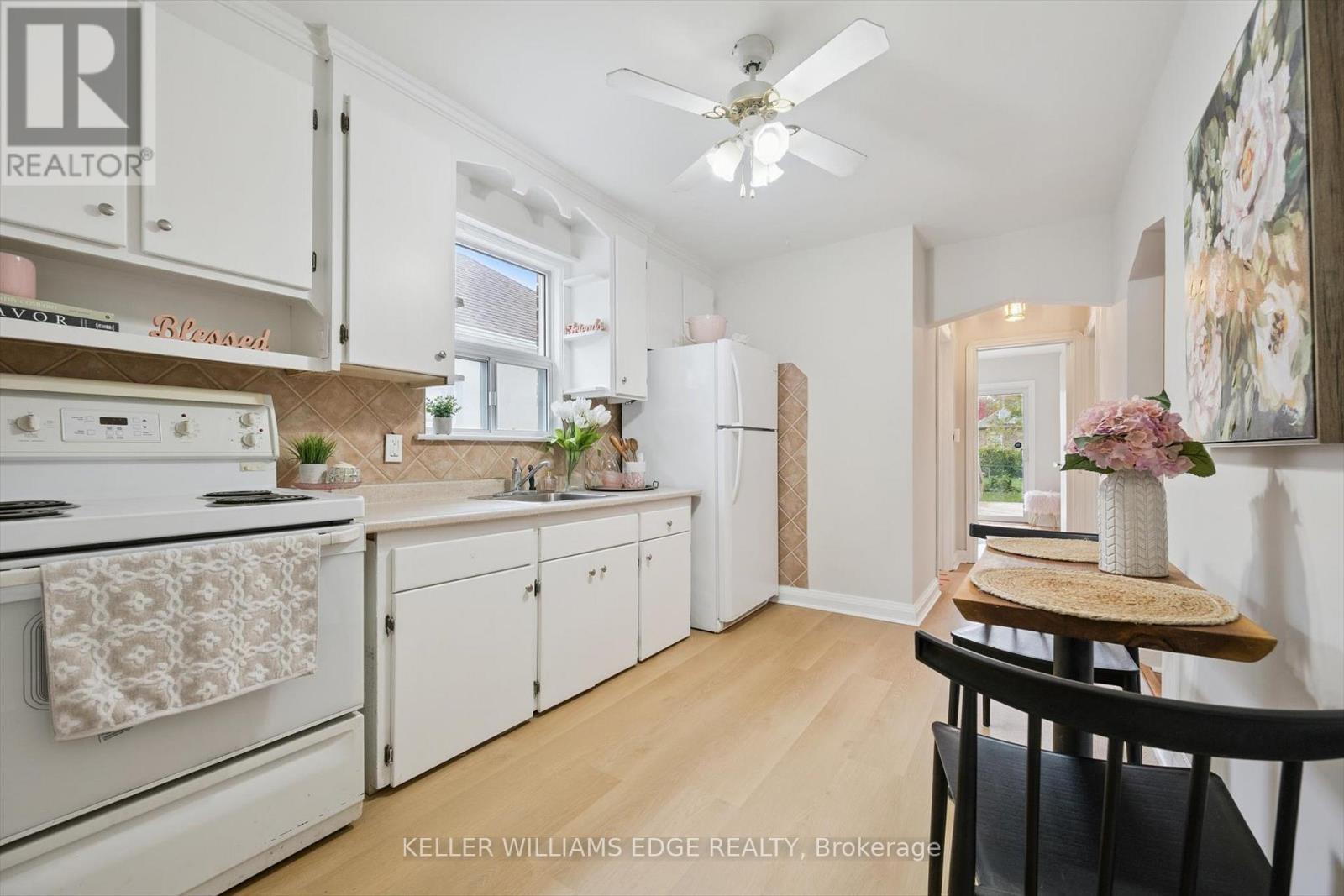 202 Alderbrae Avenue, Toronto, Ontario  M8W 4K5 - Photo 13 - W12476488
