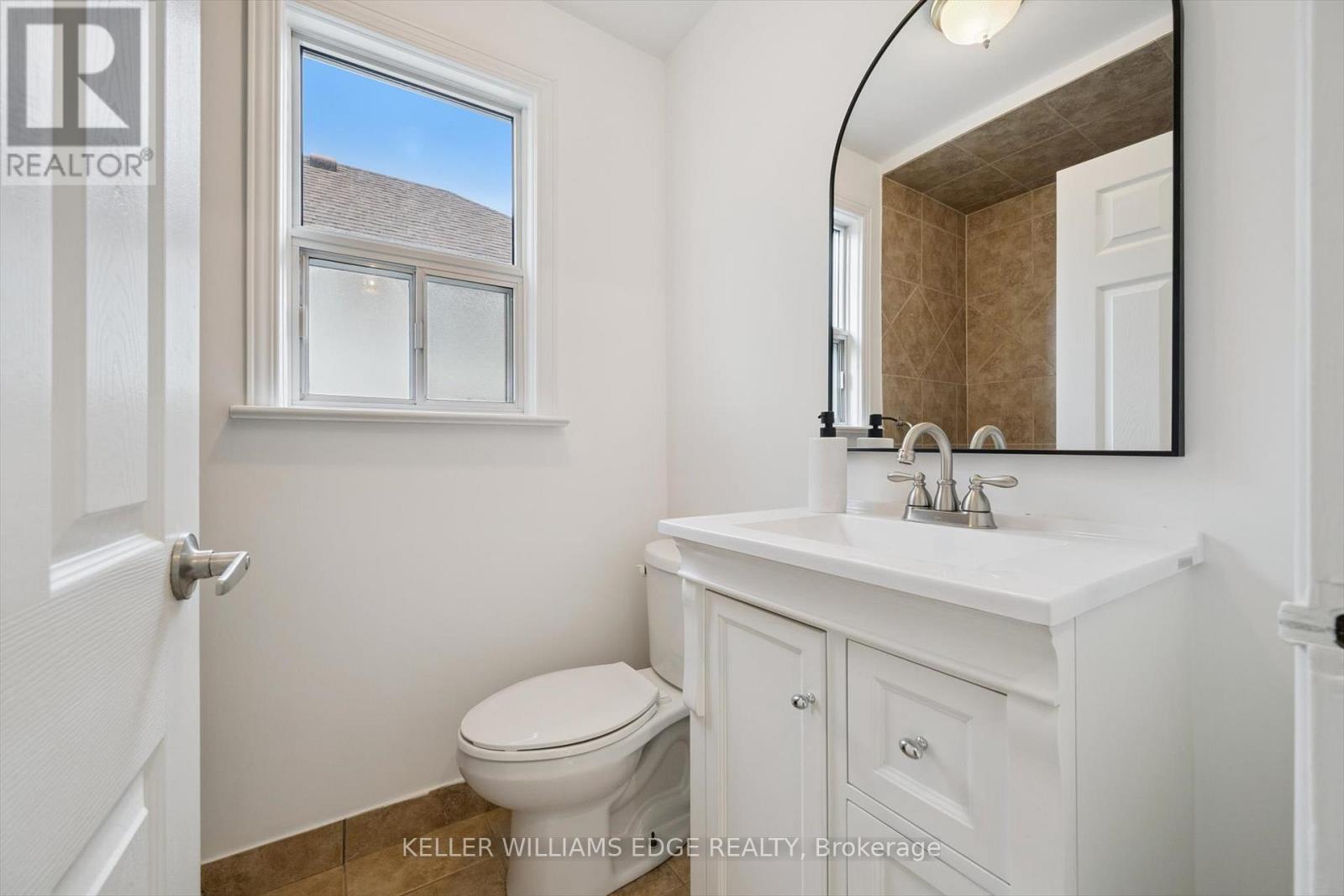 202 Alderbrae Avenue, Toronto, Ontario  M8W 4K5 - Photo 22 - W12476488