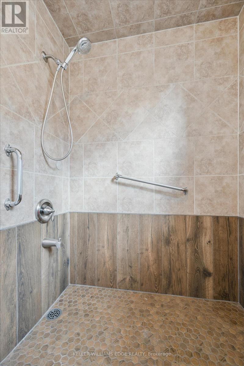 202 Alderbrae Avenue, Toronto, Ontario  M8W 4K5 - Photo 23 - W12476488