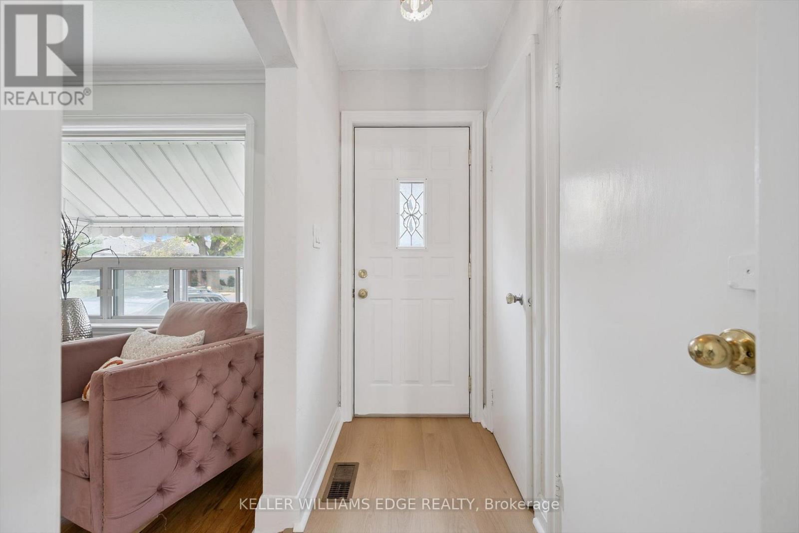 202 Alderbrae Avenue, Toronto, Ontario  M8W 4K5 - Photo 5 - W12476488