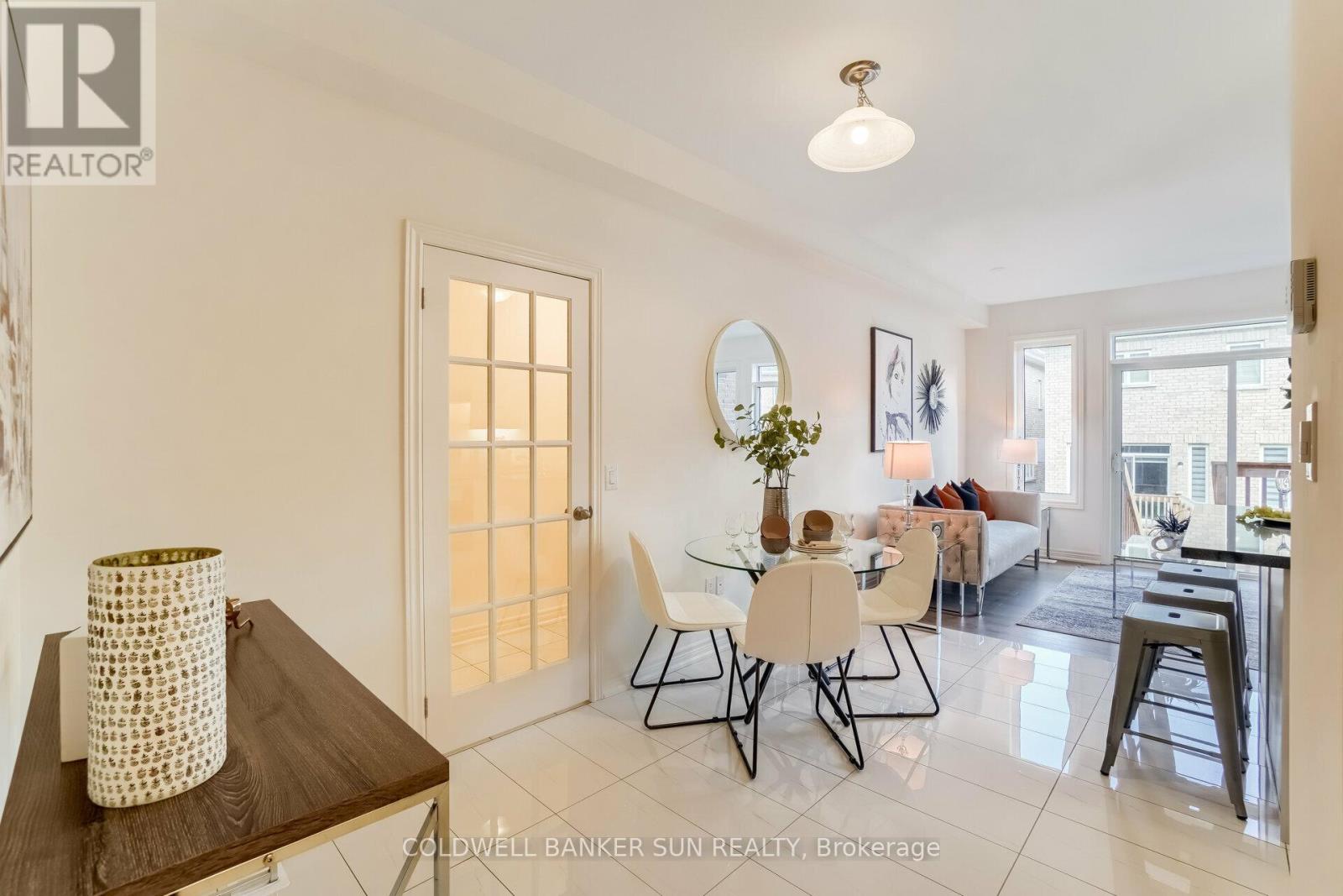 28 Benhurst Crescent, Brampton, Ontario  L7A 5A2 - Photo 6 - W12476490