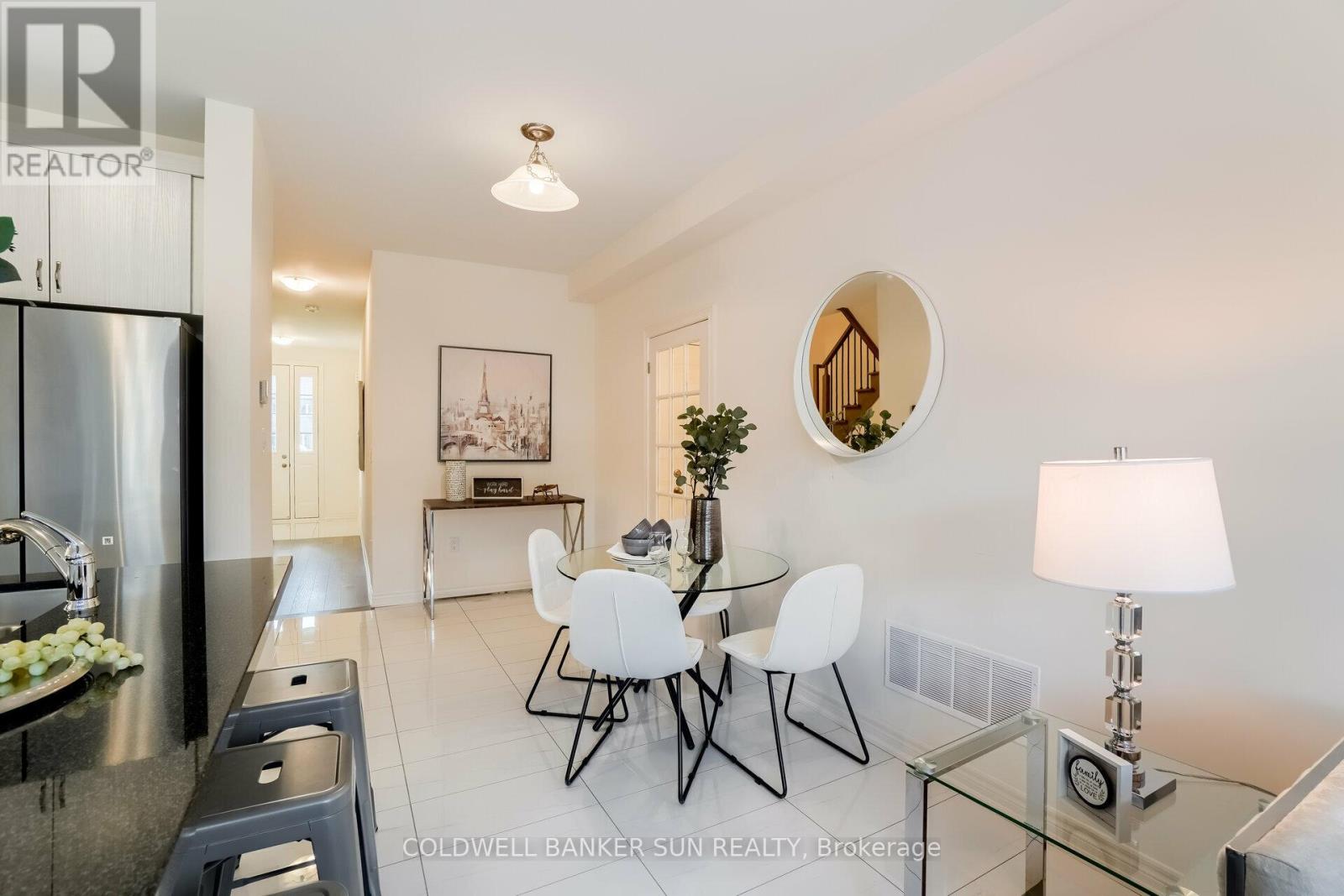 28 Benhurst Crescent, Brampton, Ontario  L7A 5A2 - Photo 7 - W12476490