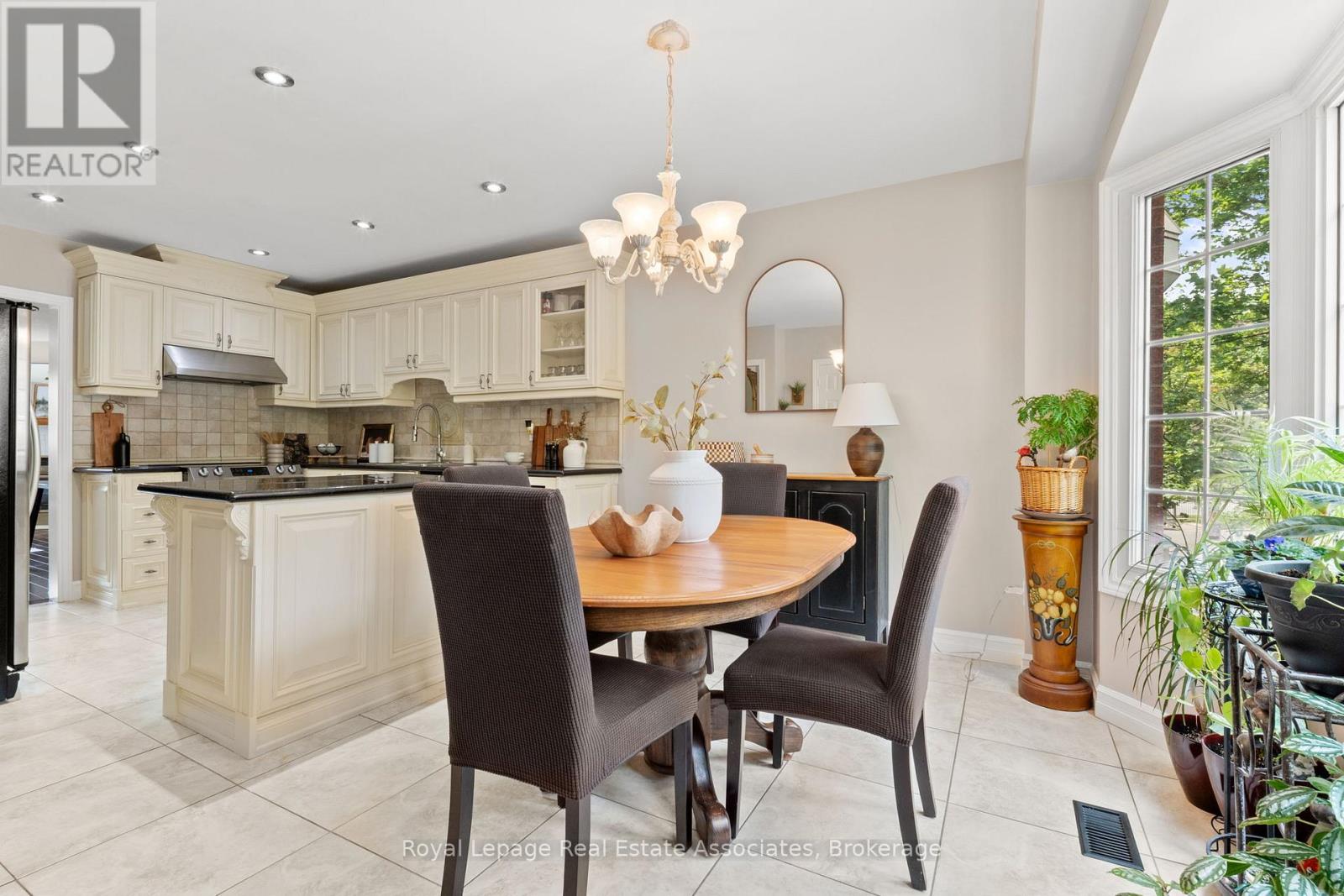 7 - 4605 Donegal Drive, Mississauga, Ontario  L5M 4X7 - Photo 3 - W12476498