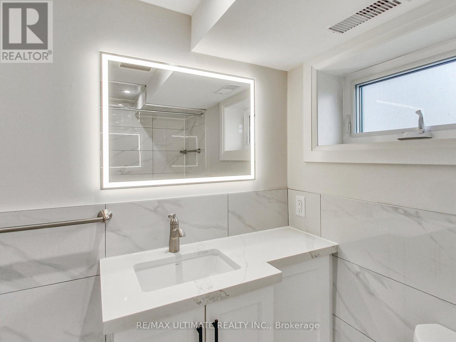 Suite 1 - 1743 Lawrence Avenue W, Toronto, Ontario  M6L 1C9 - Photo 10 - W12476503