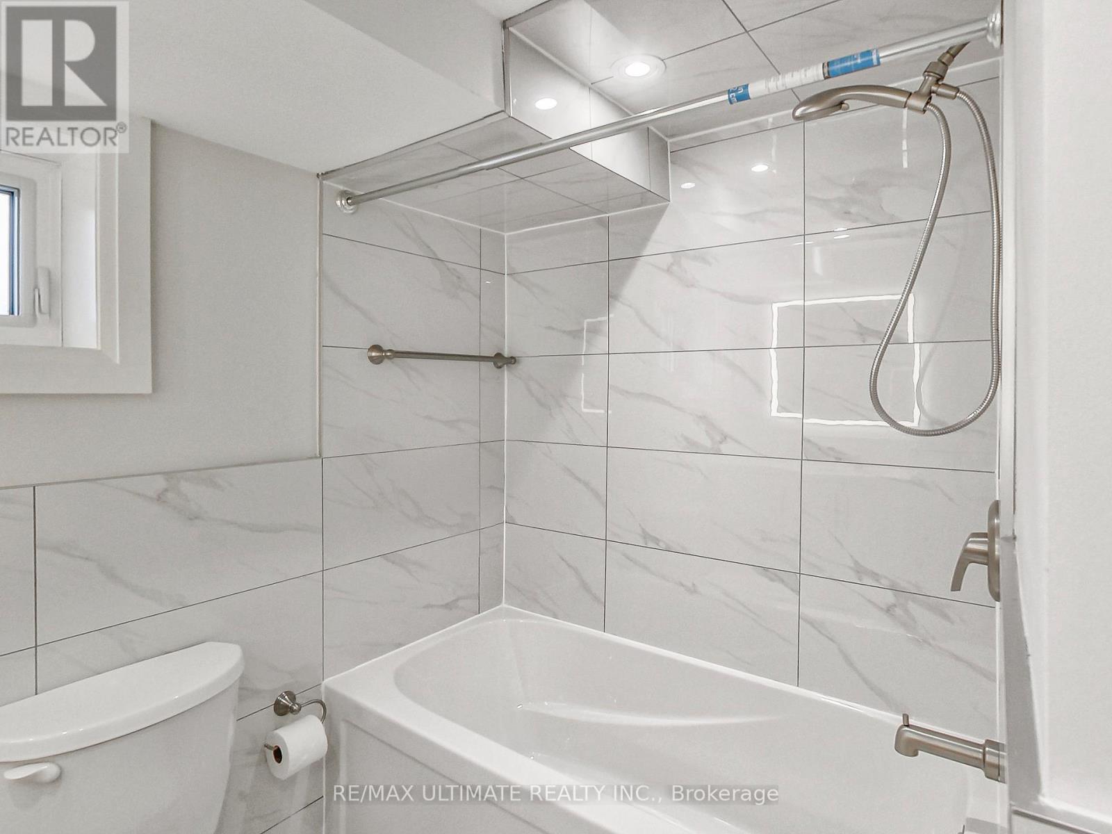 Suite 1 - 1743 Lawrence Avenue W, Toronto, Ontario  M6L 1C9 - Photo 11 - W12476503