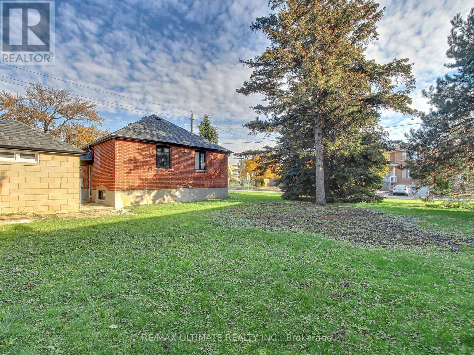 Suite 1 - 1743 Lawrence Avenue W, Toronto, Ontario  M6L 1C9 - Photo 13 - W12476503